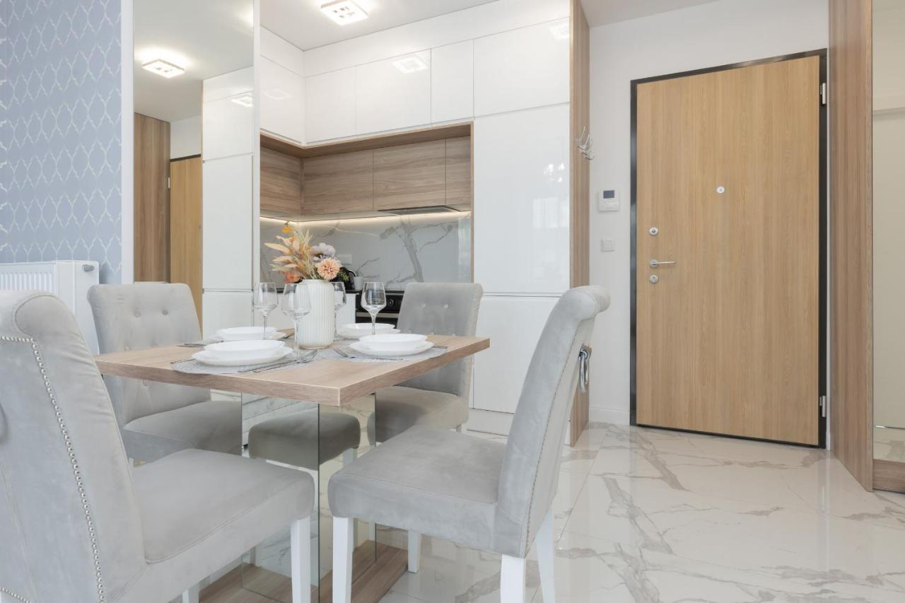Cosy Apartment On Wola Goleszowska By Noclegi Renters Варшава Екстер'єр фото
